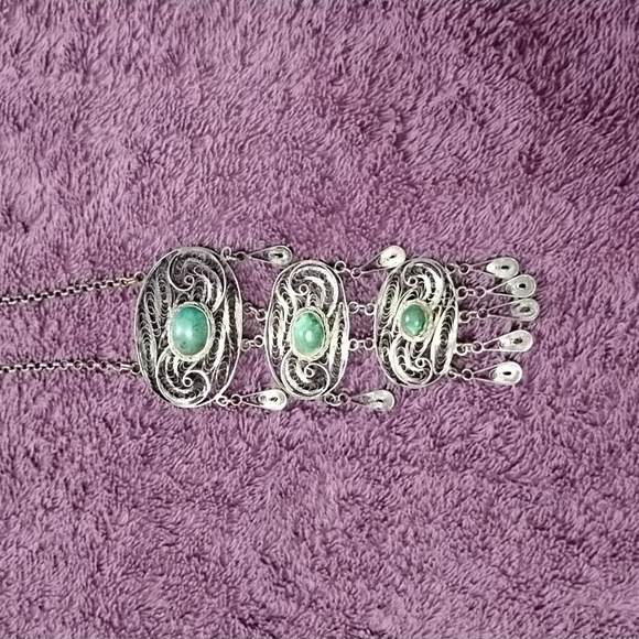 Associated Necklaces - Picture 6 of 12